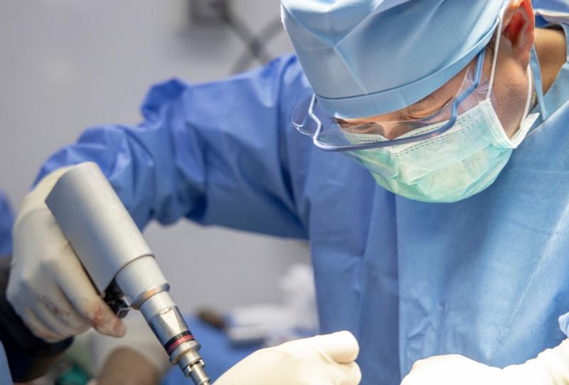 电机：骨科手术的“动力之核”，如何攻克「灭菌」与「精度」双重难关？